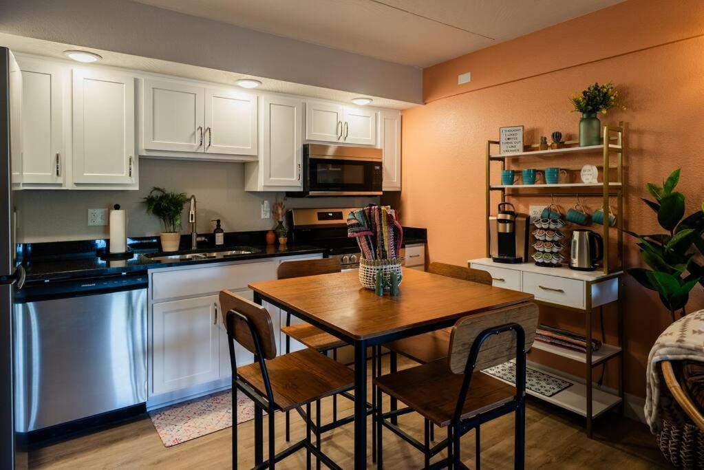 Pet Friendly Boho Condo With Pool--Fitness Center--Next To The Branson Landing--Close To Convention Center And Kanakuk Exterior photo