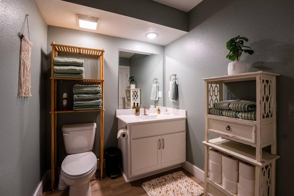 Pet Friendly Boho Condo With Pool--Fitness Center--Next To The Branson Landing--Close To Convention Center And Kanakuk Exterior photo