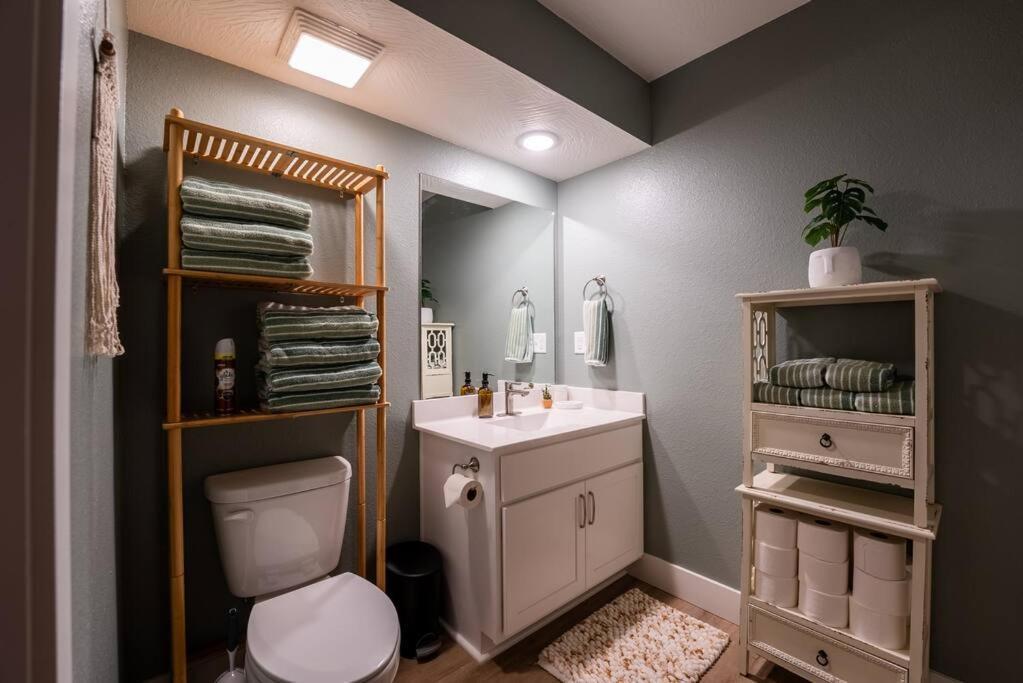 Pet Friendly Boho Condo With Pool--Fitness Center--Next To The Branson Landing--Close To Convention Center And Kanakuk Exterior photo