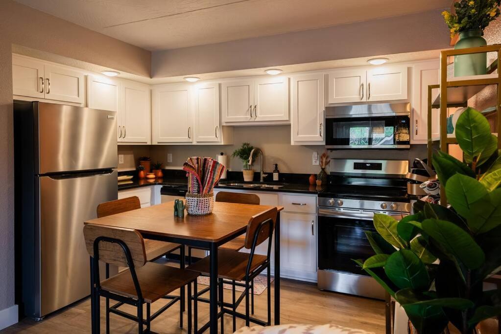 Pet Friendly Boho Condo With Pool--Fitness Center--Next To The Branson Landing--Close To Convention Center And Kanakuk Exterior photo