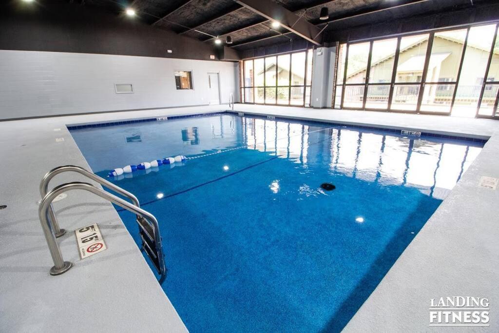 Pet Friendly Boho Condo With Pool--Fitness Center--Next To The Branson Landing--Close To Convention Center And Kanakuk Exterior photo