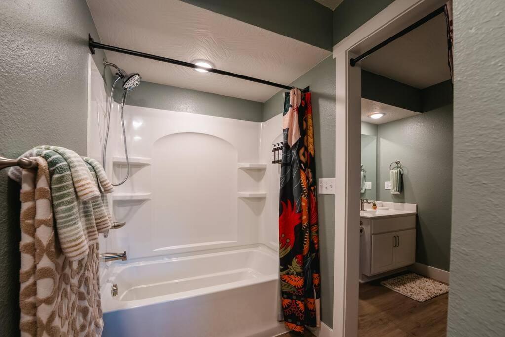 Pet Friendly Boho Condo With Pool--Fitness Center--Next To The Branson Landing--Close To Convention Center And Kanakuk Exterior photo