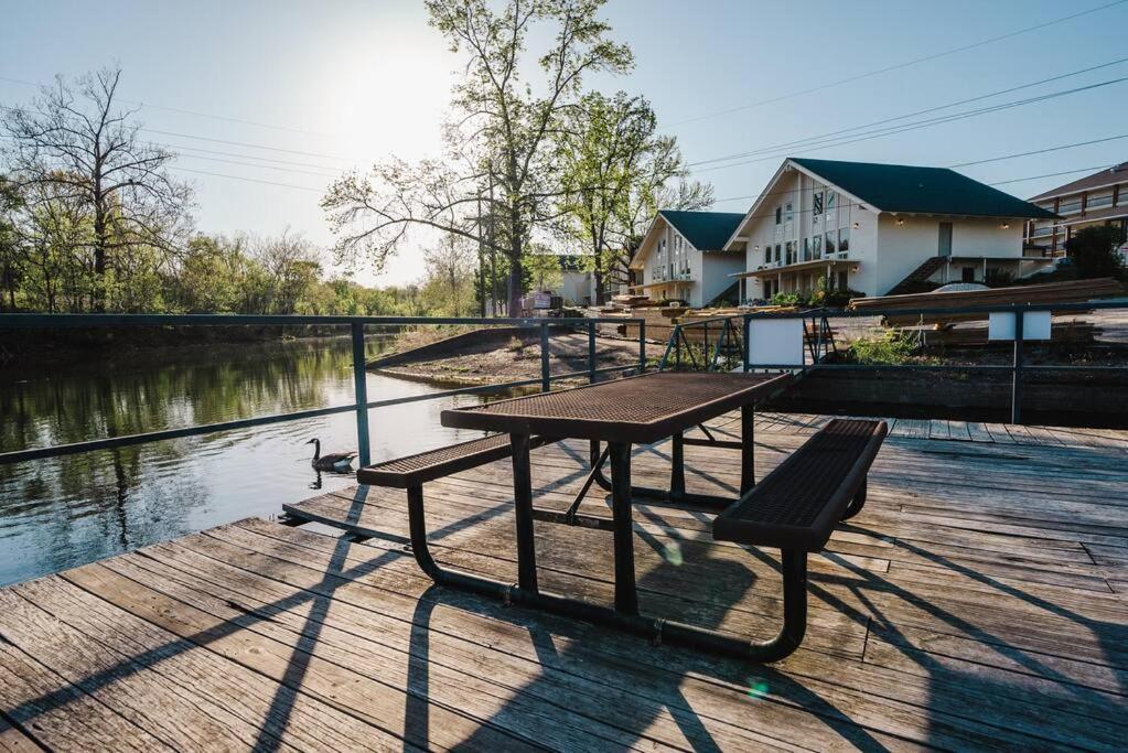 Pet Friendly Boho Condo With Pool--Fitness Center--Next To The Branson Landing--Close To Convention Center And Kanakuk Exterior photo