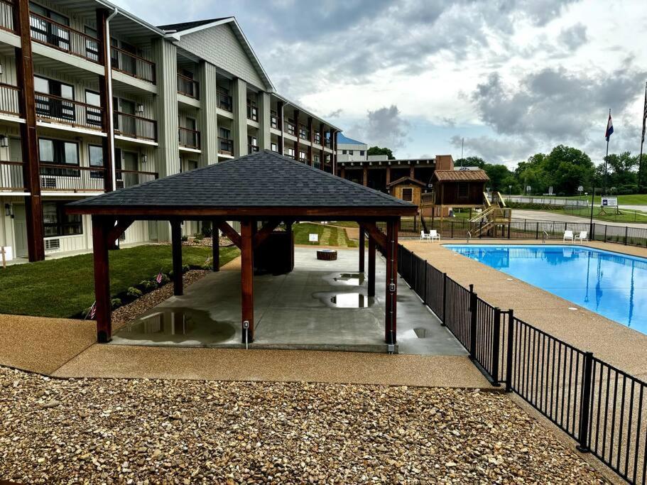 Pet Friendly Boho Condo With Pool--Fitness Center--Next To The Branson Landing--Close To Convention Center And Kanakuk Exterior photo