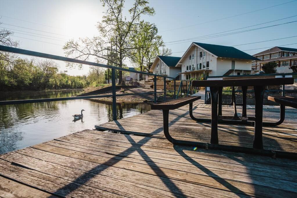 Pet Friendly Boho Condo With Pool--Fitness Center--Next To The Branson Landing--Close To Convention Center And Kanakuk Exterior photo