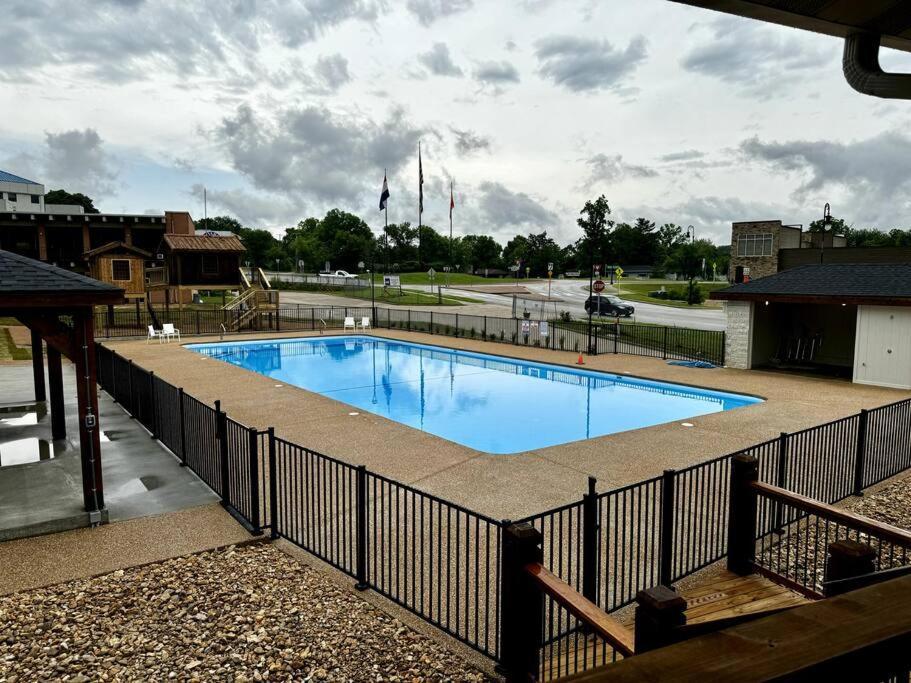 Pet Friendly Boho Condo With Pool--Fitness Center--Next To The Branson Landing--Close To Convention Center And Kanakuk Exterior photo